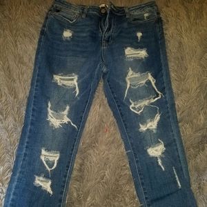 Distressed skinny jeans